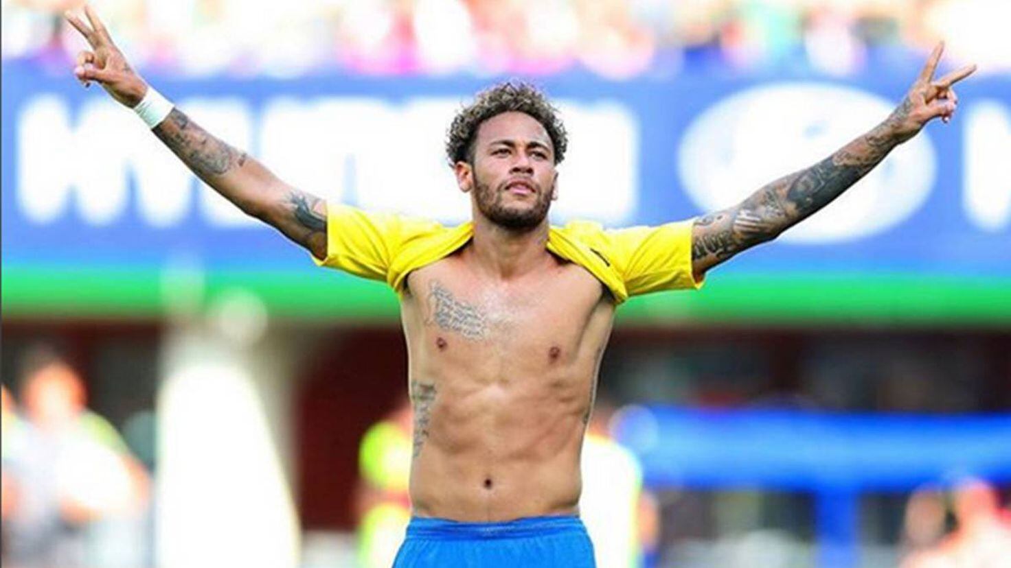 Hình xăm của Neymar với dòng chữ "Gigante por Natureza"
